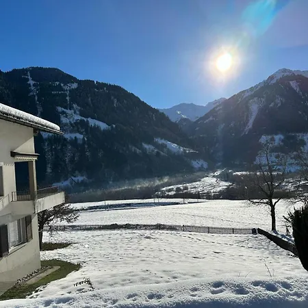 Mit Wunderschonem Bergenansicht